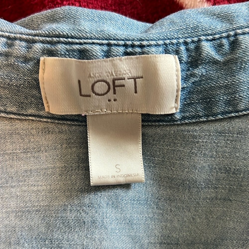 NWOT Ann Taylor LOFT Chambray Denim Top - Size Small - Picture 6 of 7